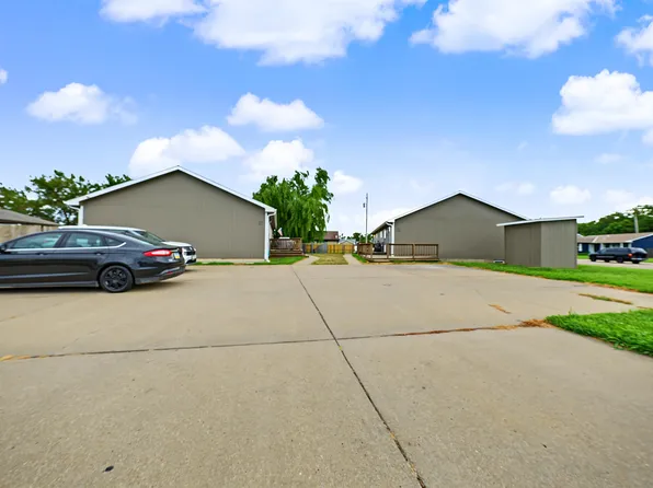 601-603 Huehl Cir #605-607, Salina, KS 67401