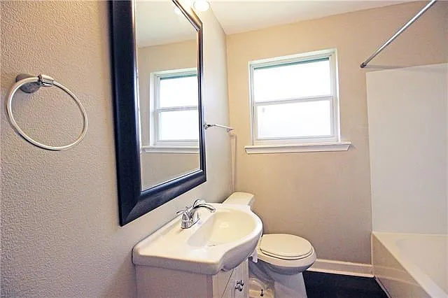 1308 Hudson St — Photo 7