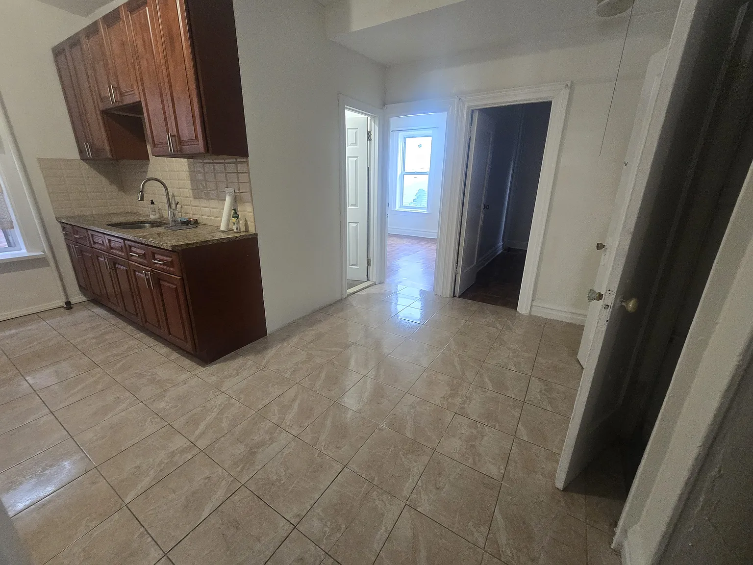 3 bed, 1.5 bath, $3,300 — Photo 4