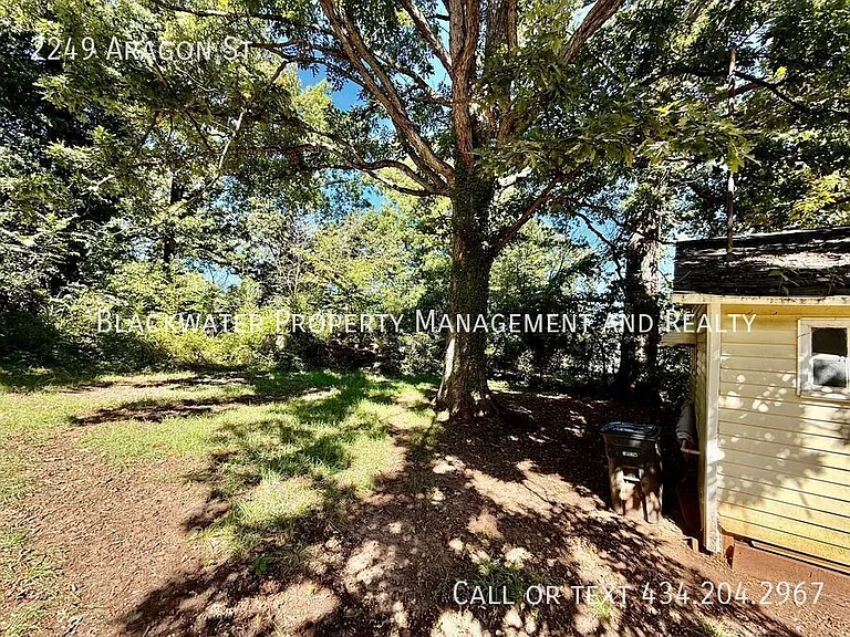2249 Aragon St — Photo 8