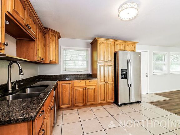 4th image of 6106 N Charlotte St