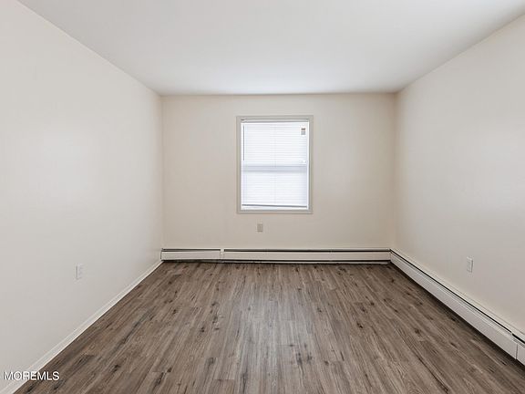 5th image of 7 Stockport Dr