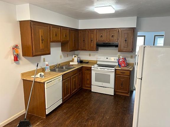 3rd image of 853 Halfmoon St