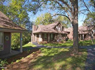 105 Walnut Hill Dr, Galena, IL 61036