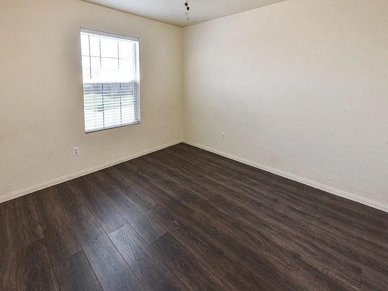 2305 Riley Dr — Photo 17