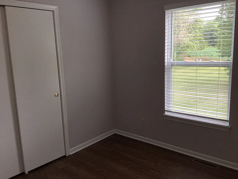 8298 Macintosh Ln — Photo 11