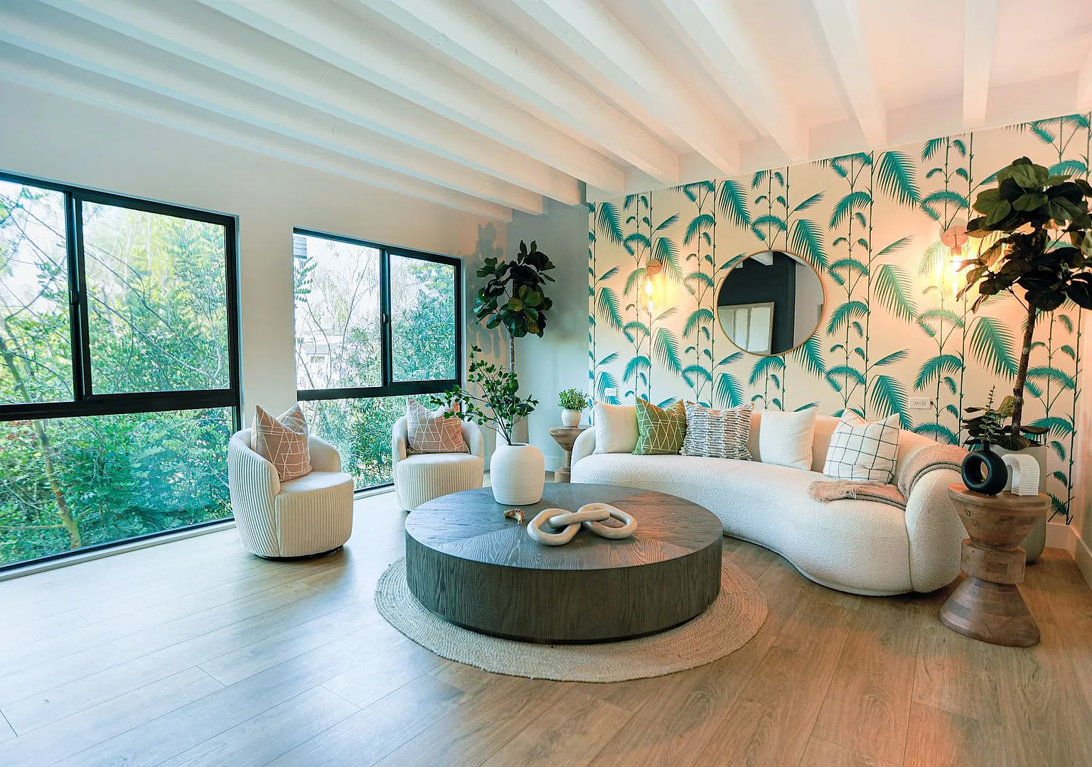 30+ Day Fully Stylishly furnished & Tastefully designed Newport Beach Vacation Rental — Photo 1