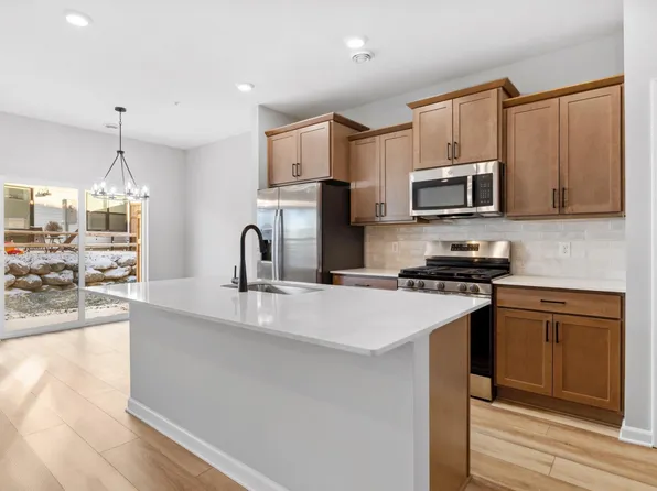 23189 Creekview Ct, Rogers, MN 55374