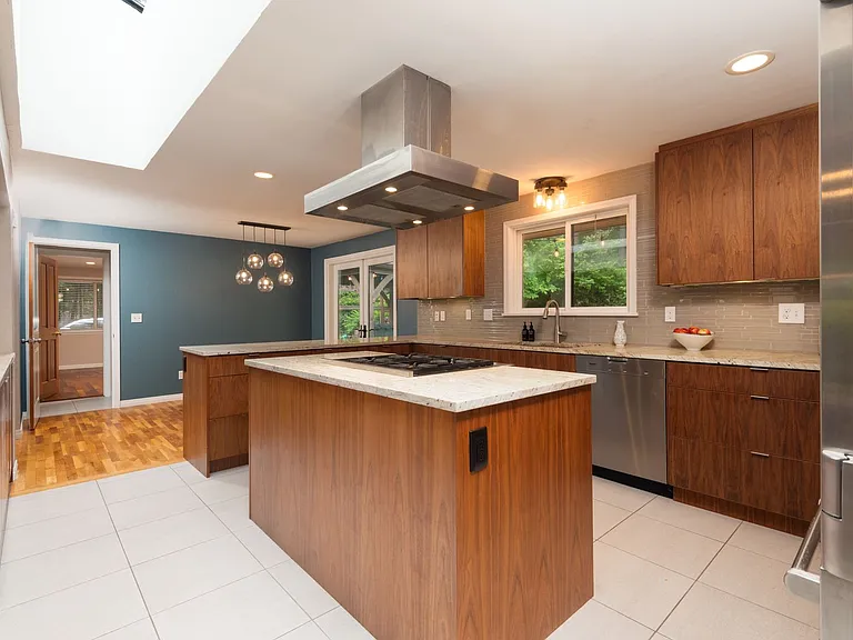 15931 SE 41st Pl — Photo 15