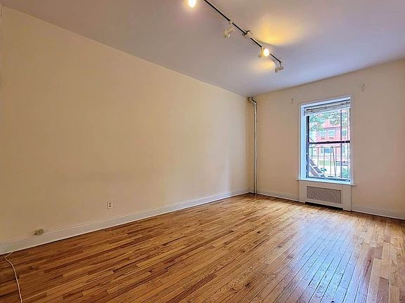 3rd image of 251 W 81st St APT 6E