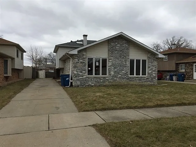 12114 S Harding Pl photo 1
