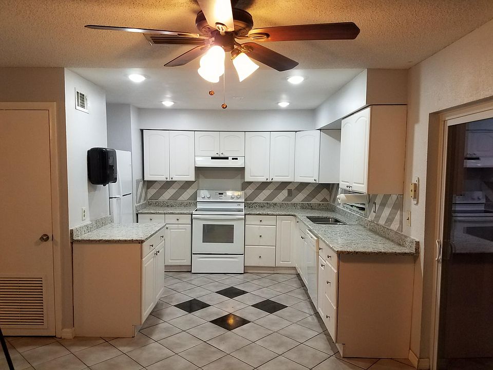 1st image of 435 Longwood Cir