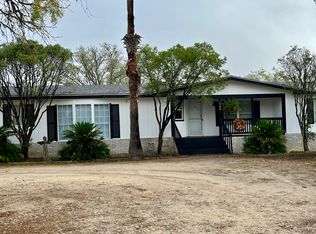 1500 N Hill St, Three Rivers, TX 78071