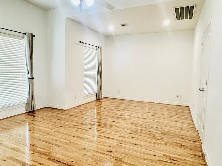 3846 Center St — Photo 28