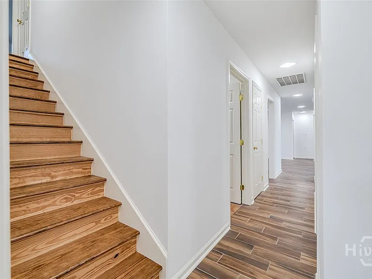 108 Village Lake Dr — Photo 32