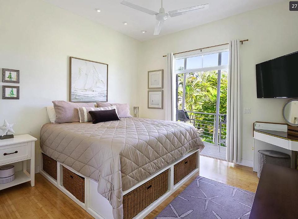 Bedroom 1- King bed, work friendly space, TV, linens provided