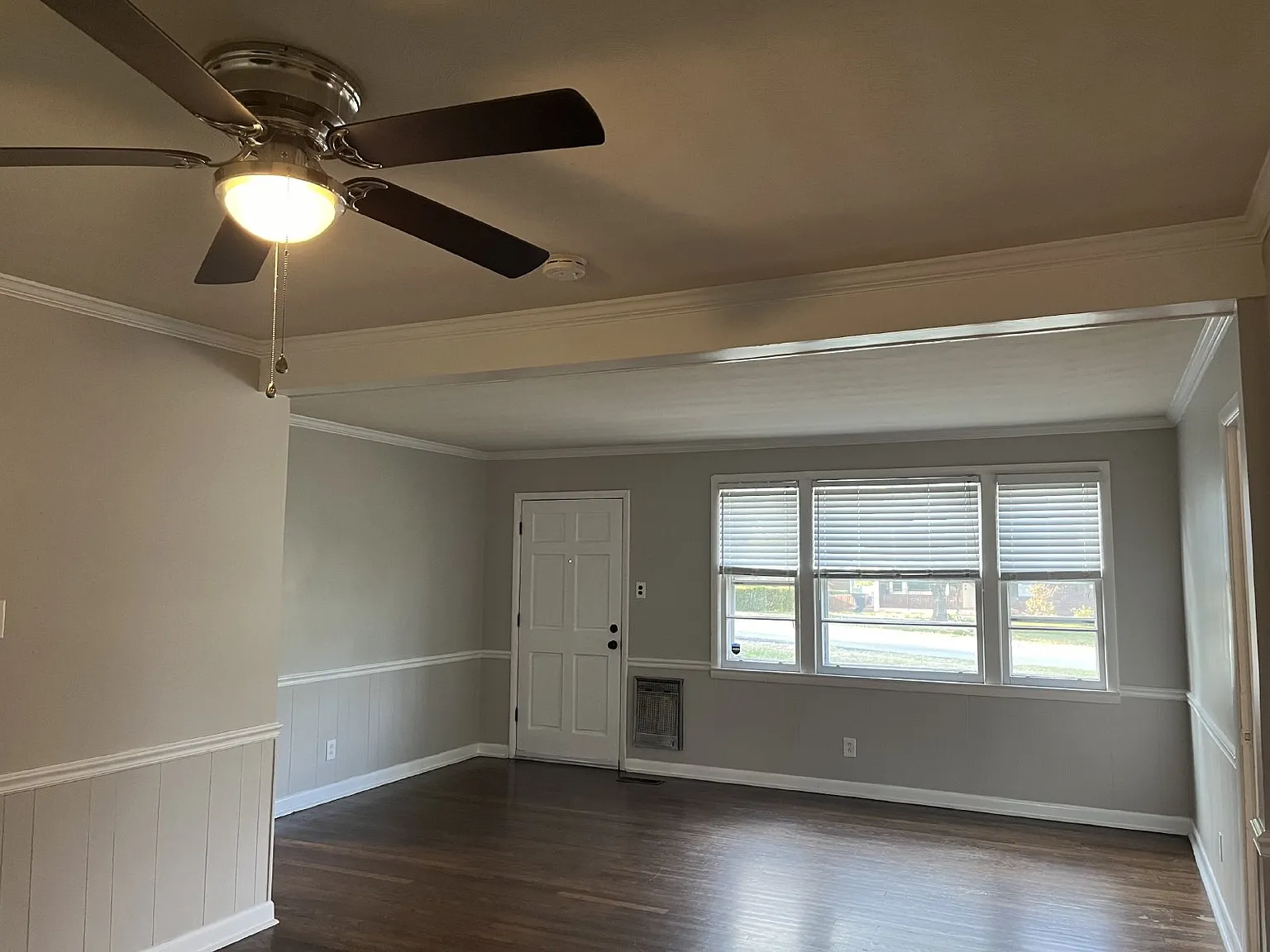 3 bed, 1.0 bath, 1412 sqft, $2,000 — Photo 2