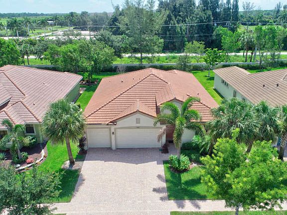 2nd image of 9398 Isles Cay Dr