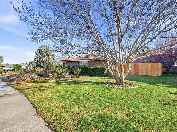 5th image of 145 Greenview Dr