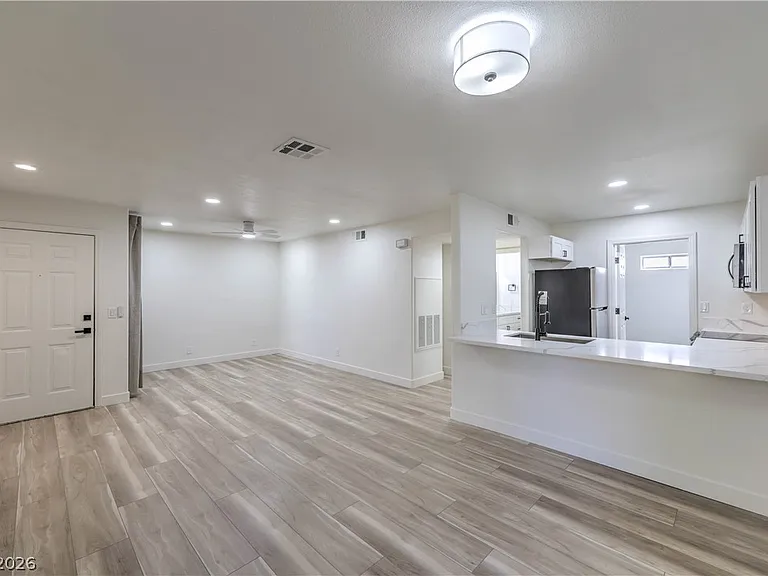 1800 Edmond St #122 — Photo 7