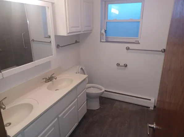 8729 45th St APT 2, Lyons, IL 60534