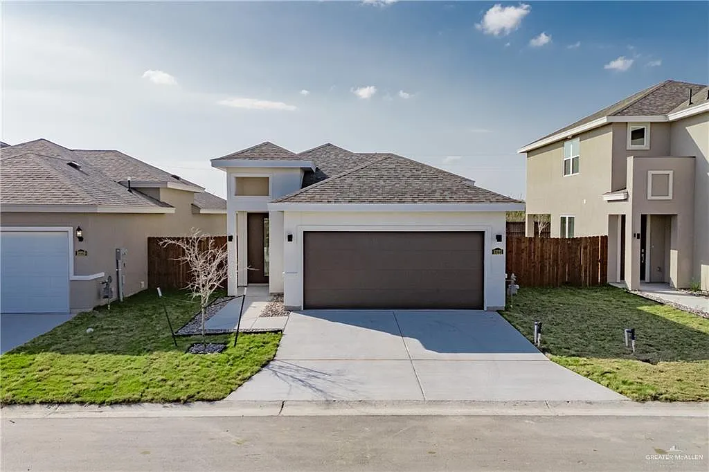 3 bed, 2.0 bath, 1418 sqft, $2,200 — Photo 2