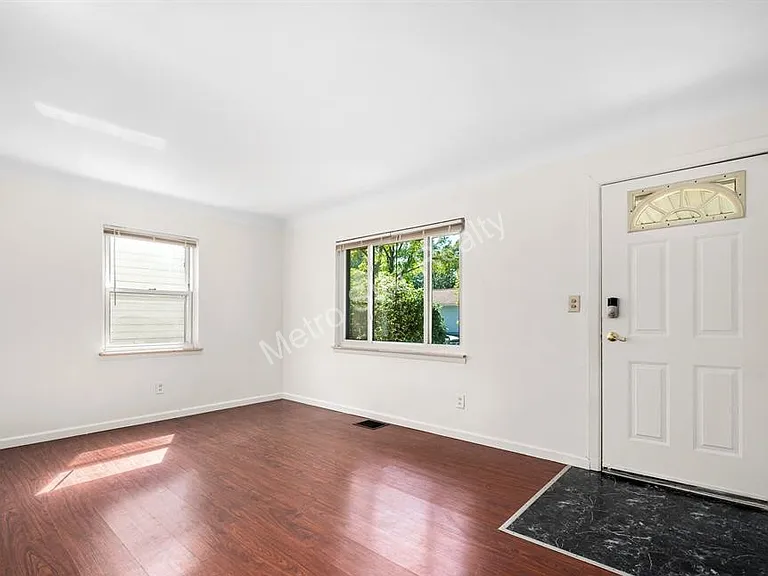 23084 Pilgrim Ave — Photo 6
