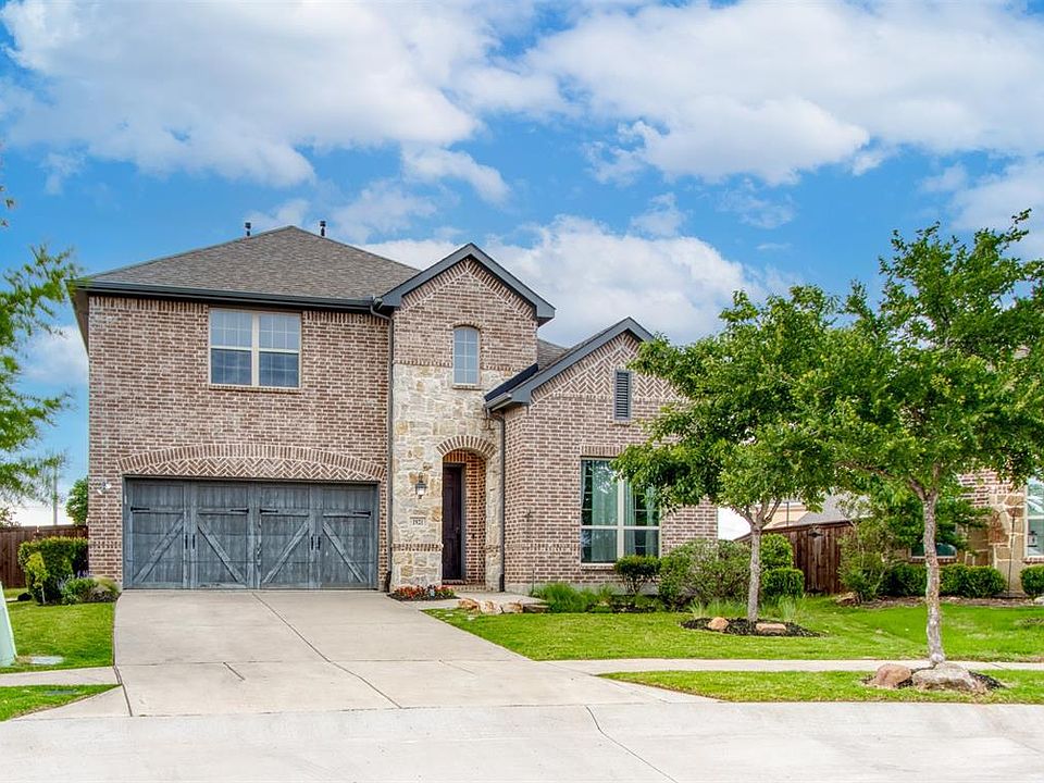 1st image of 1921 Forest Park Dr