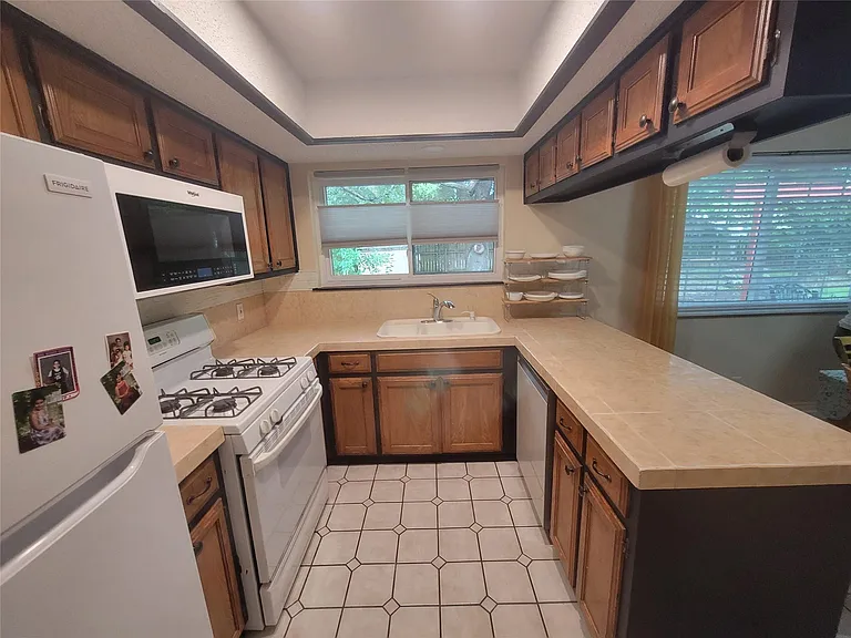 1714 Goodson Ln — Photo 4