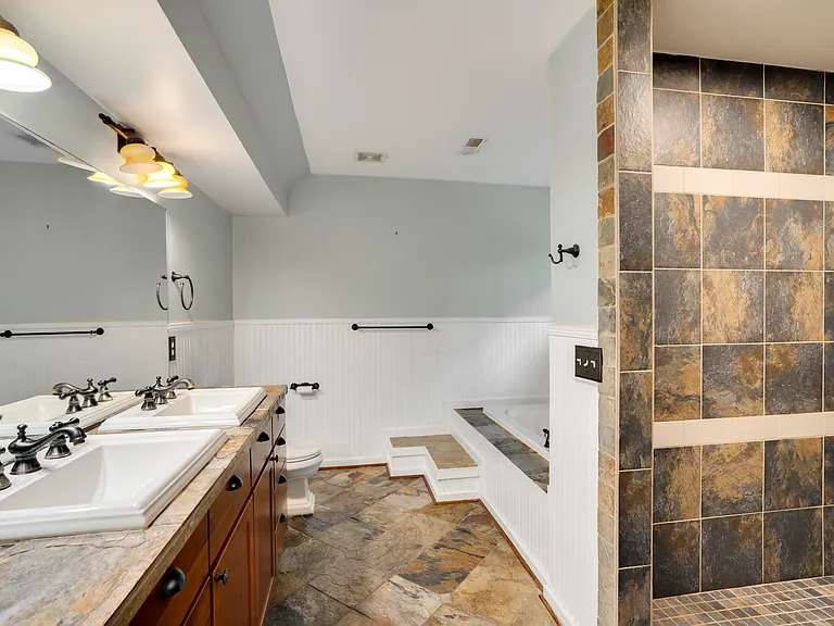 408 N Wilson Blvd — Photo 19