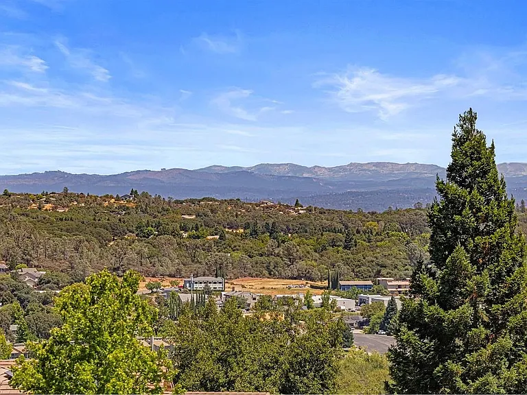 4066 Plateau Cir — Photo 14