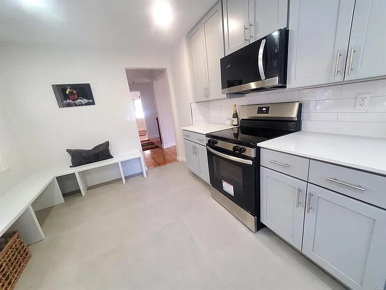 17 Woodlawn Ave — Photo 5