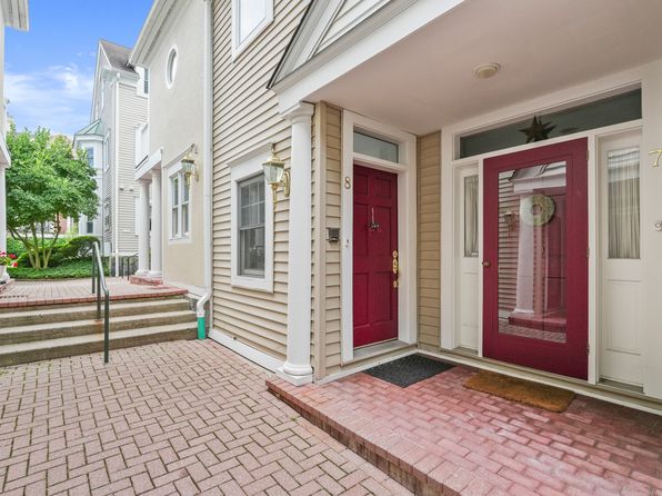 51 Forest Ave APT 8