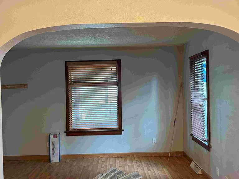 304 10th Ave S — Photo 6