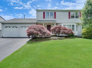 69 Liberty Dr, Dayton, NJ