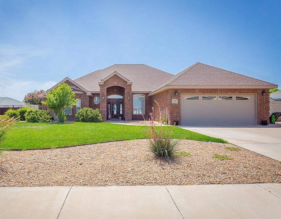 1st image of 902 Saunders Dr