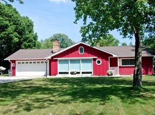 9734 N Cedarburg Rd, Mequon, WI 53092