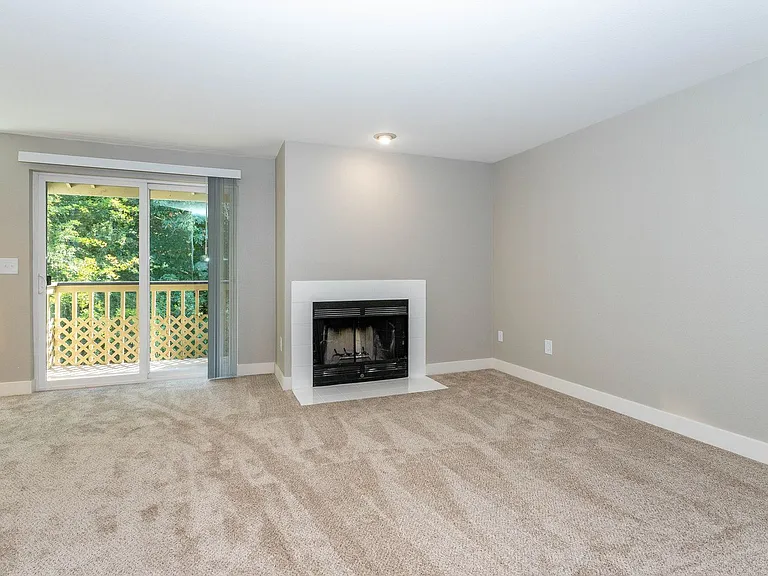 Lawn Courte Apartments at 2802 N. Narrows Drive, Tacoma, WA 98407 — Photo 19
