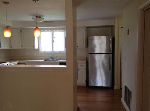 5th image of 4 Whittier Meadows Dr