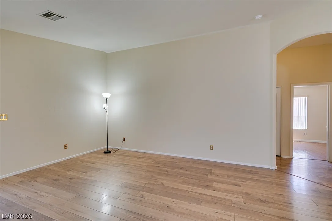 3 bed, 2.0 bath, 1500 sqft, $2,130 — Photo 4