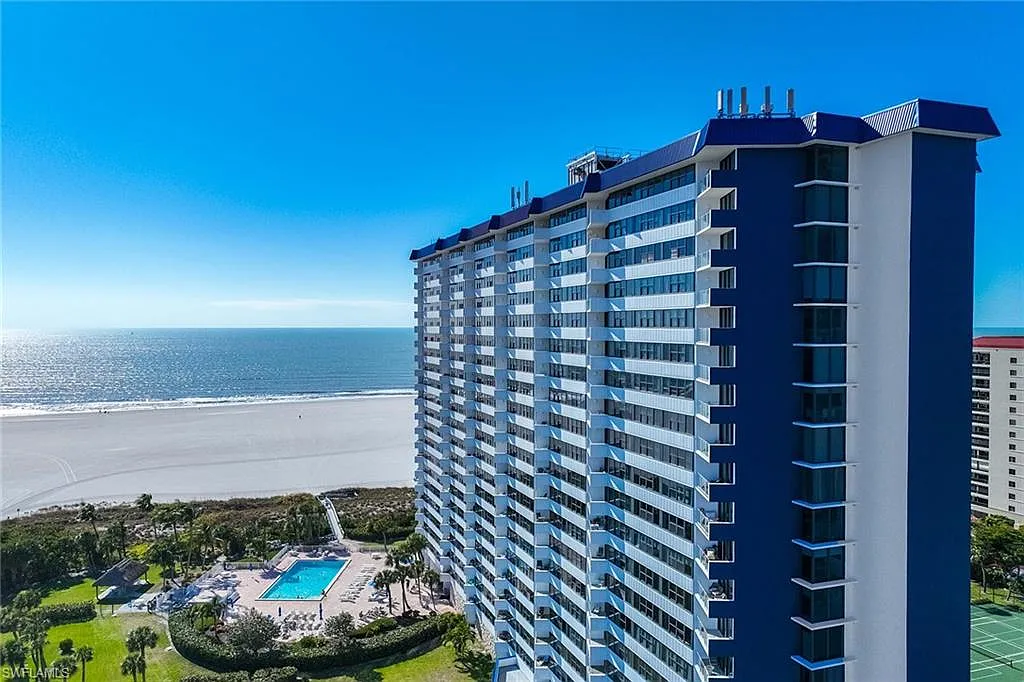 2 bed, 2.0 bath, 1071 sqft, $8,500 — Photo 3
