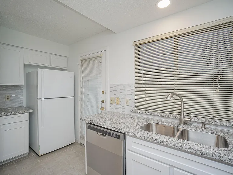 2810 Grants Lake Blvd #903 — Photo 21