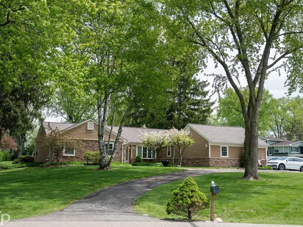 149 Orchardale Dr, Rochester Hills, MI 48309