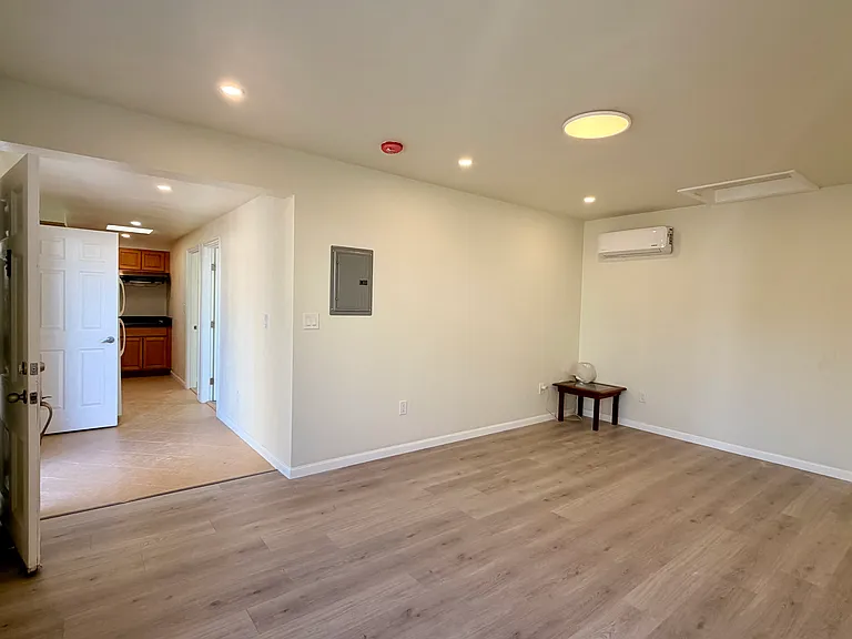 386 Maud Ave — Photo 3