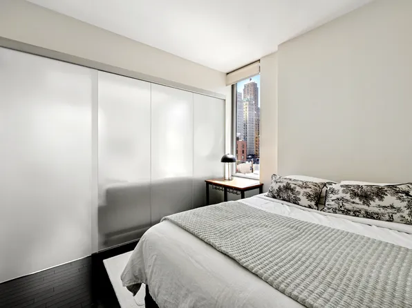 85 West Broadway 14E image 6 of 7