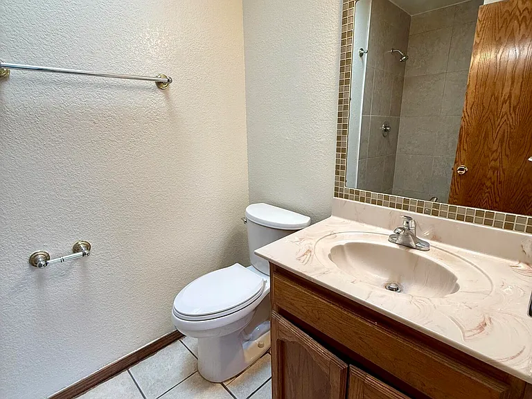 764 Colchester Dr — Photo 14
