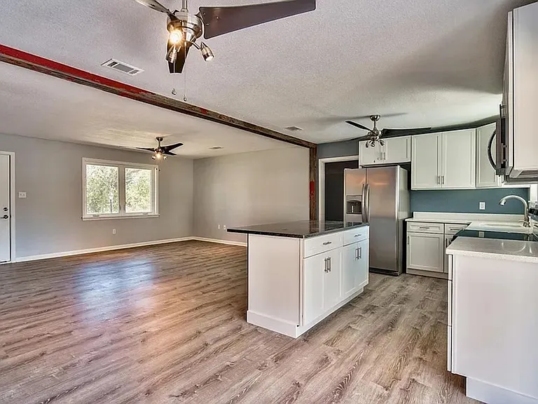 548 Kelly St — Photo 3