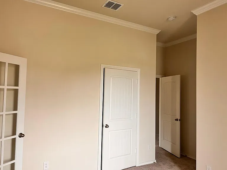 324 Greenhaven Dr — Photo 5