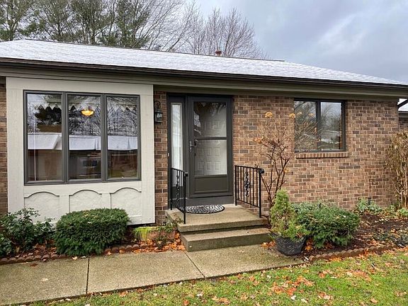 3rd image of 836 Apple Blossom Ln #25