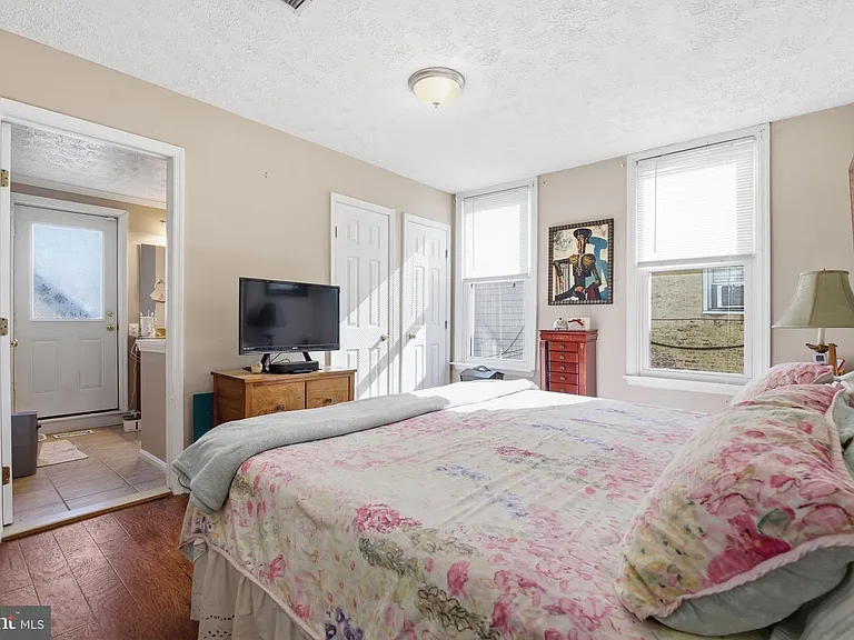 116 W Clement St — Photo 14